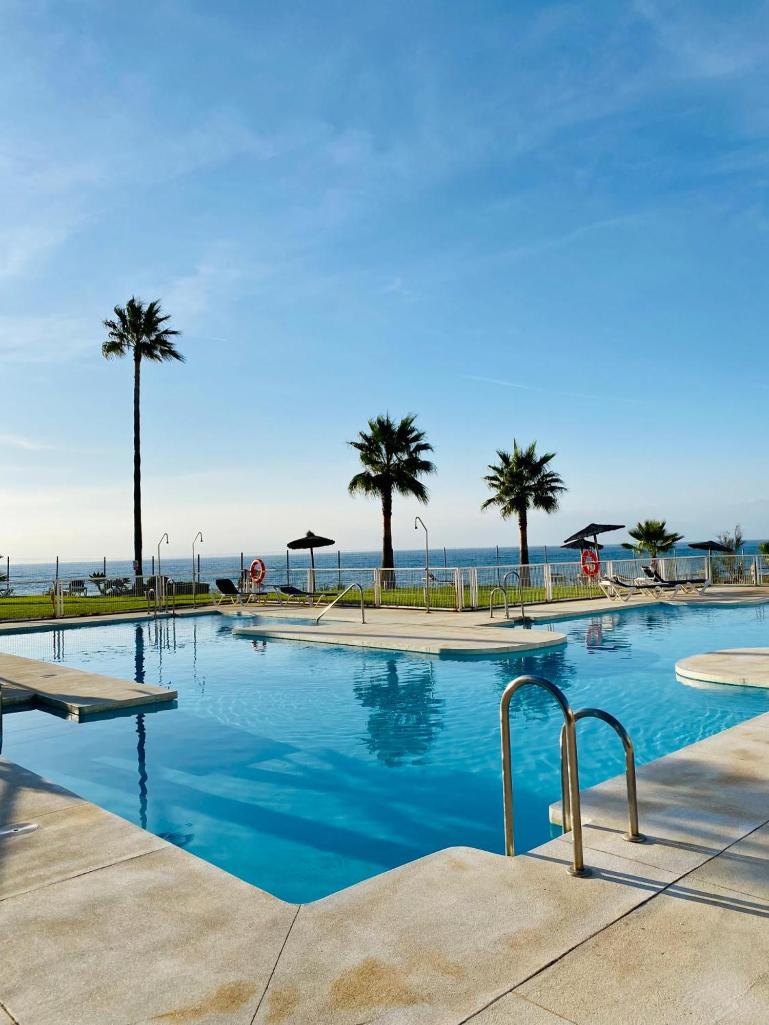 Sunshine Beach Front Complex, Wifi, Modern Casares Exterior photo